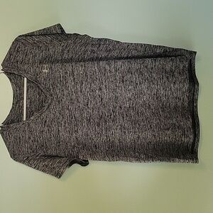 Lot of Under Armour Loose Fit Tops